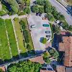 Pomelo Einzigartige Atmosphaere Im Ehemaligen Gaertnerhaus By Interhome